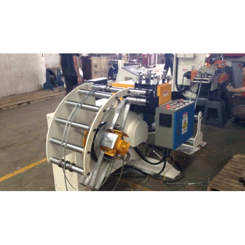 Automatic sheet metal uncoiling and straightener machine